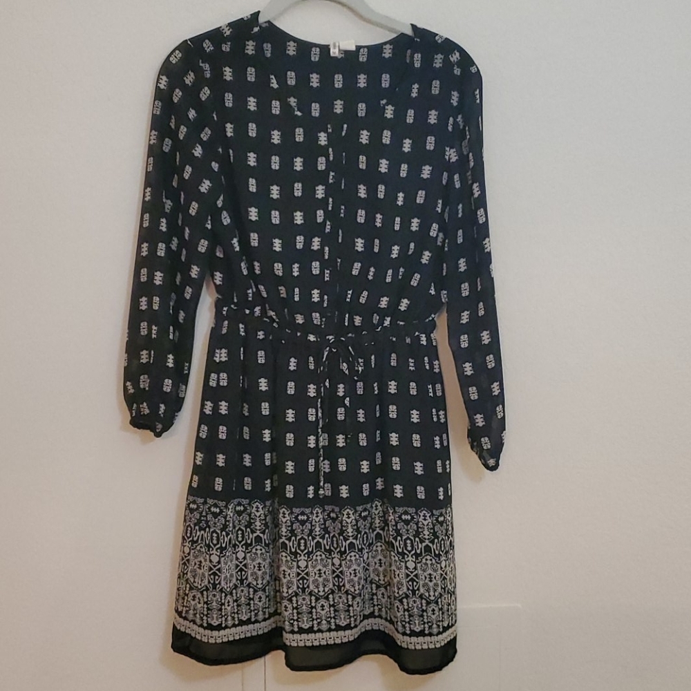 Long-sleeved Black & Cream Dress